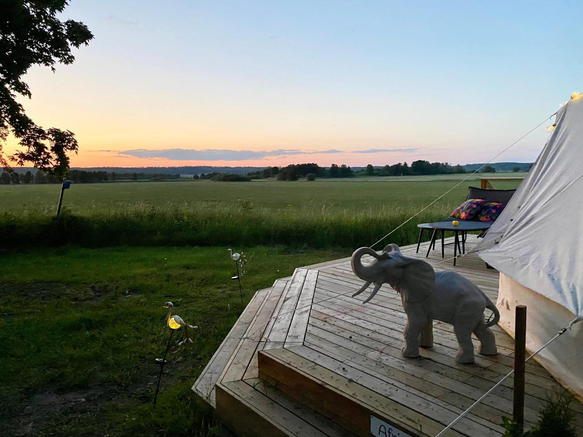 Soerby Glamping Hotel Klockrike ภายนอก รูปภาพ