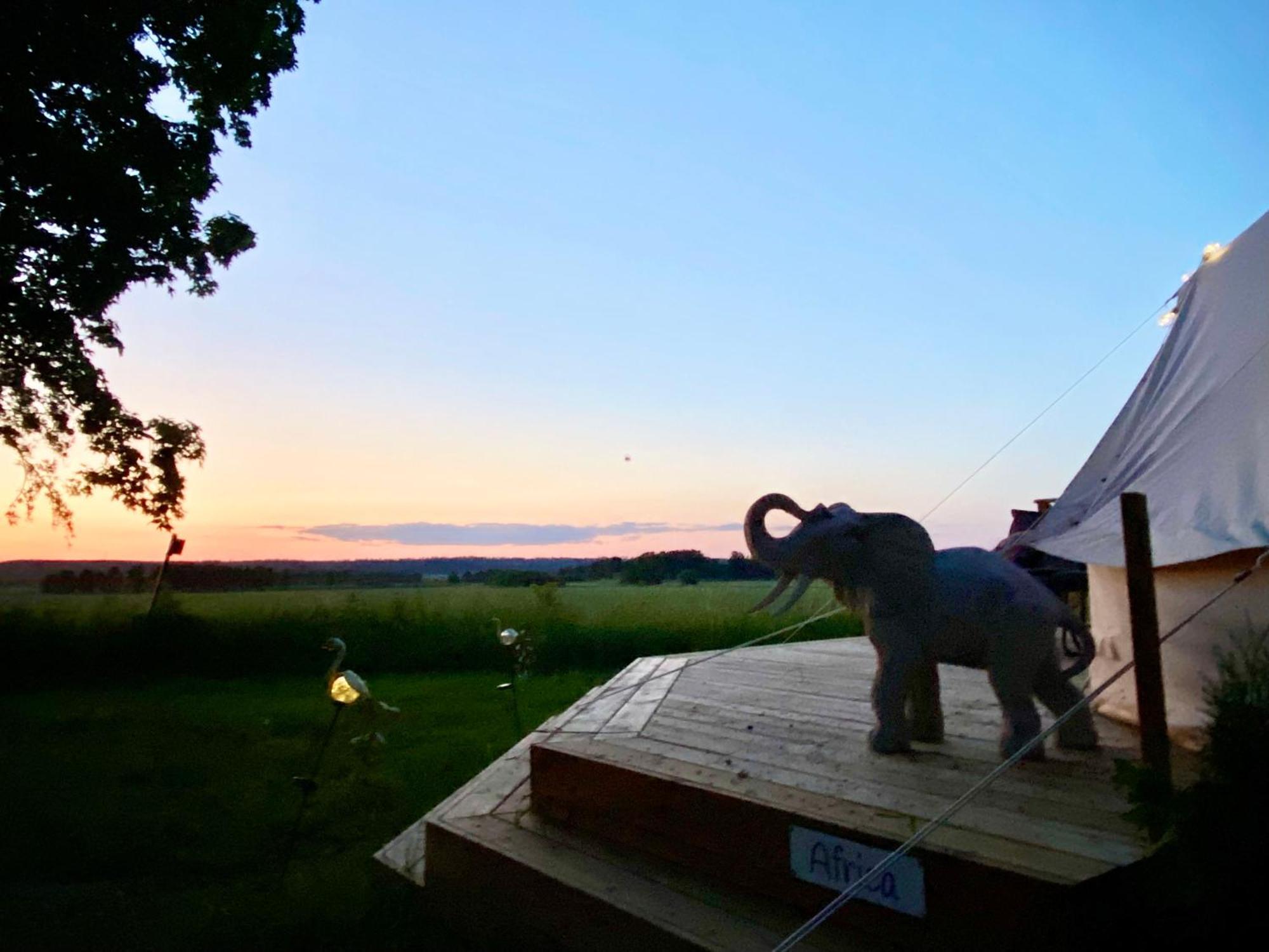 Soerby Glamping Hotel Klockrike ภายนอก รูปภาพ