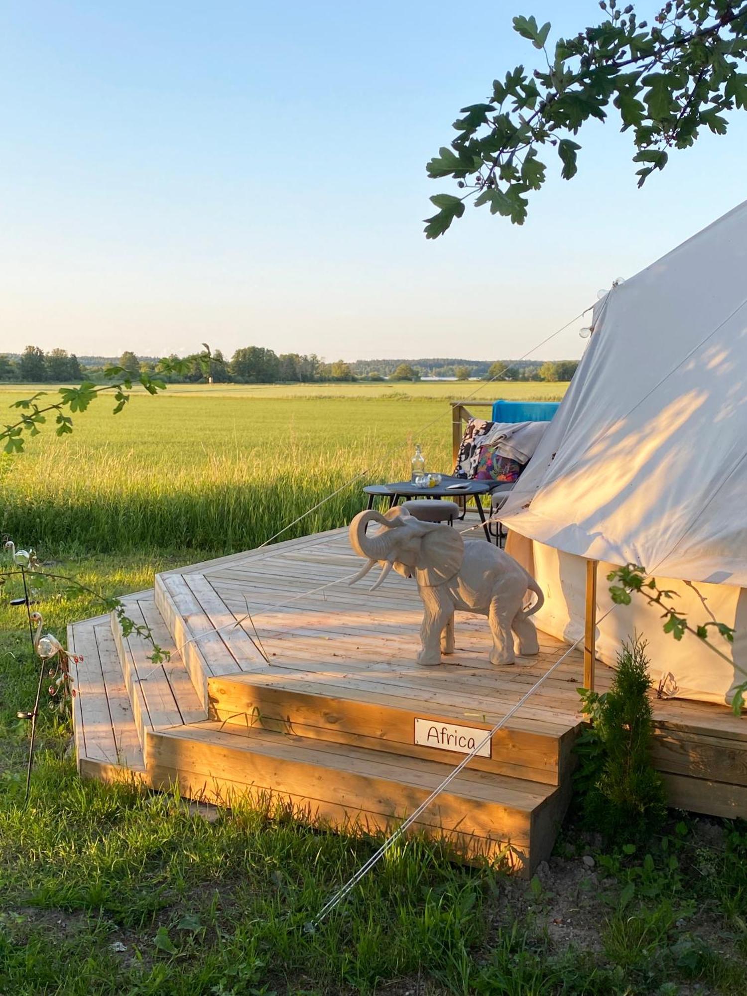 Soerby Glamping Hotel Klockrike ภายนอก รูปภาพ